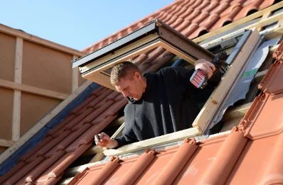 Pose de fenêtres de toit Velux à Longmesnil